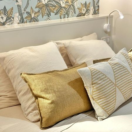 La Maison Cavet 5 Appartements De Standing Au Coeur Du Village Санари-сюр-Мер Екстериор снимка