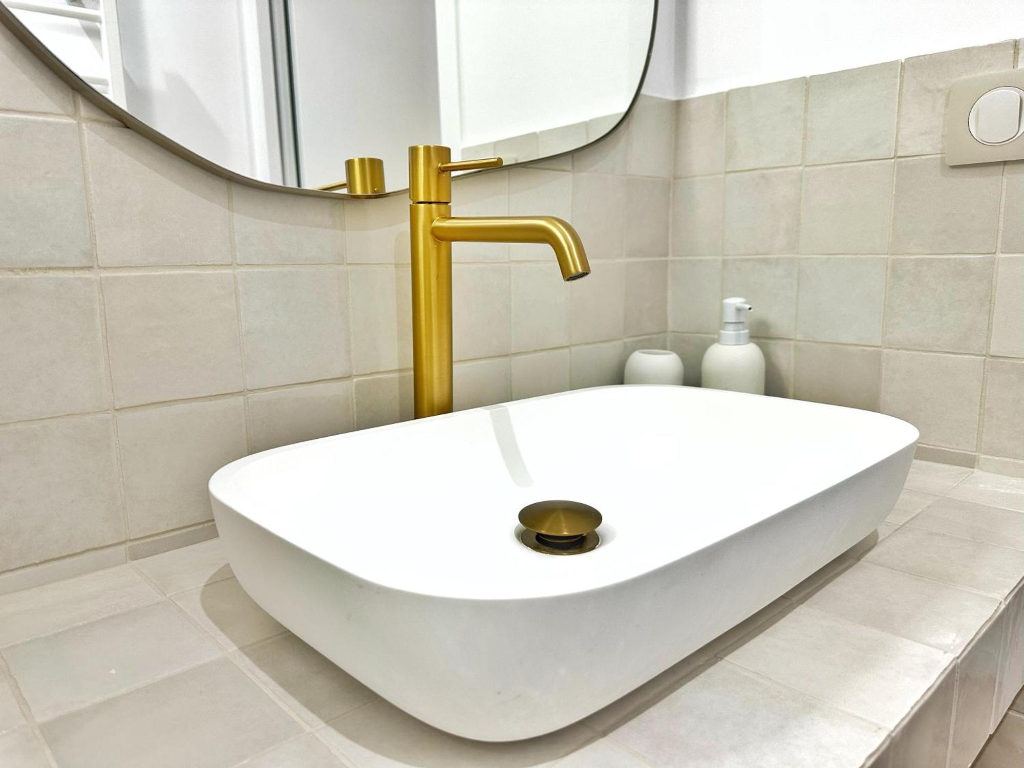 La Maison Cavet 5 Appartements De Standing Au Coeur Du Village Санари-сюр-Мер Екстериор снимка