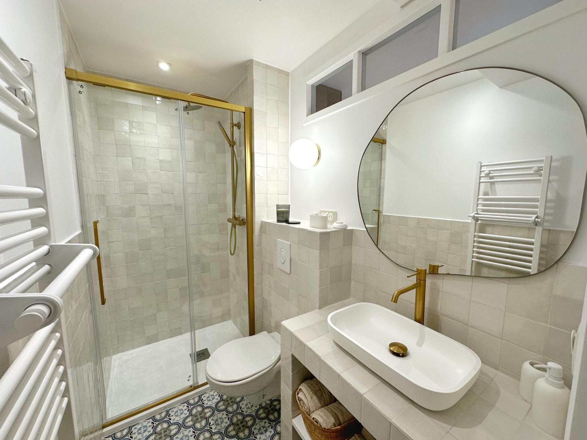 La Maison Cavet 5 Appartements De Standing Au Coeur Du Village Санари-сюр-Мер Екстериор снимка